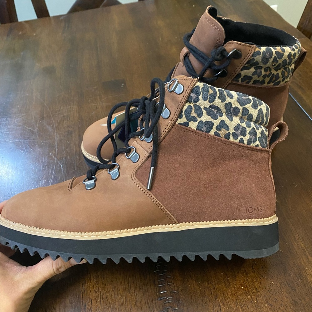 Nwt Toms hiking boot